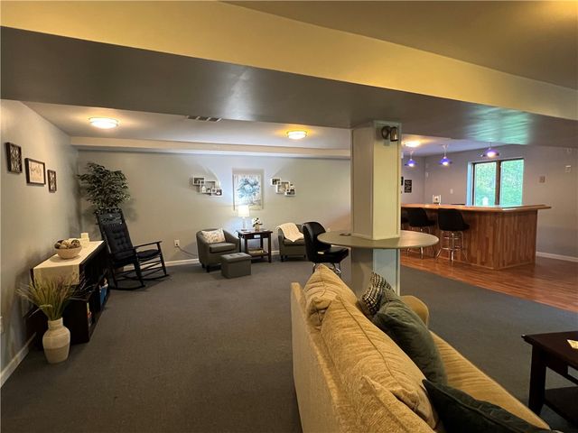 133 Woodcrest Rd, Oakland Twp, PA 16002