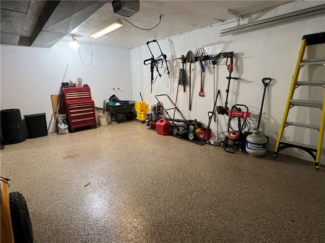 133 Woodcrest Rd, Oakland Twp, PA 16002