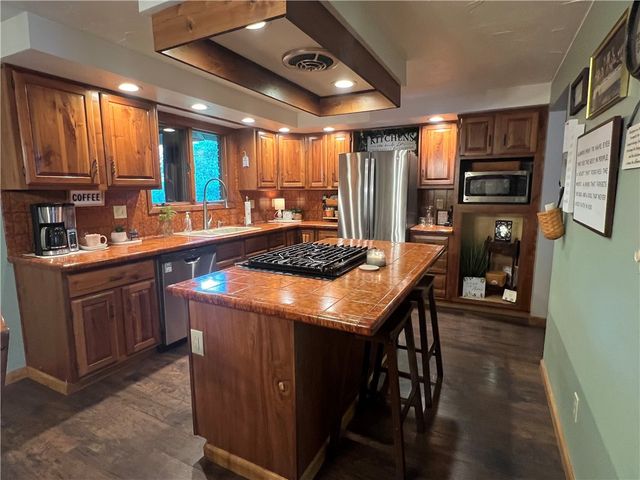 133 Woodcrest Rd, Oakland Twp, PA 16002