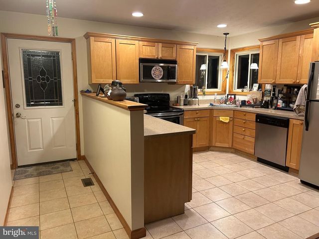 2376 HIGH TOP RD, Linden, VA 22642