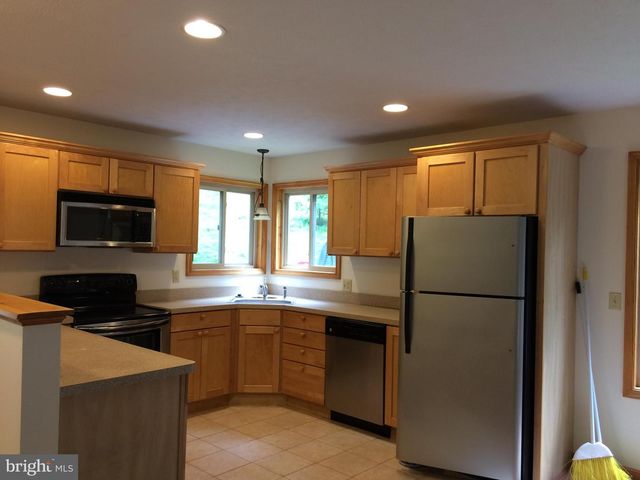 2376 HIGH TOP RD, Linden, VA 22642