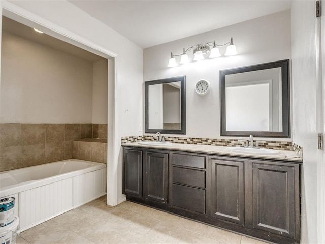 8213 NW 121st Street, Oklahoma City, OK 73162