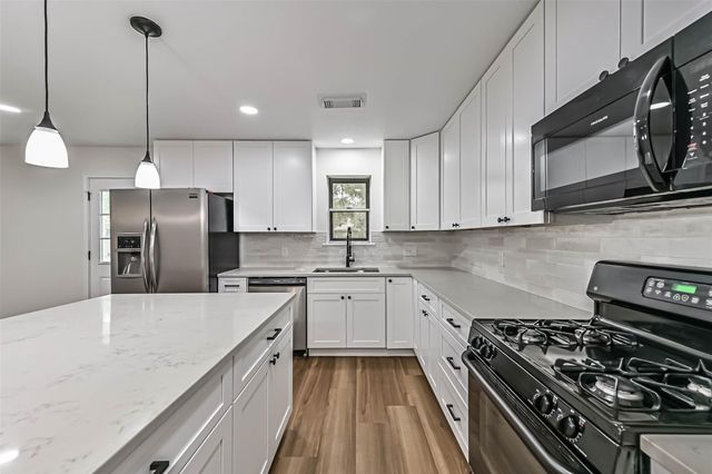 229 Burkett Street, Richwood, TX 77531