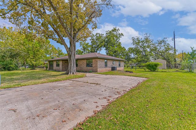 229 Burkett Street, Richwood, TX 77531