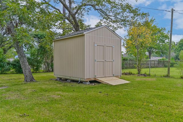 229 Burkett Street, Richwood, TX 77531