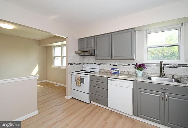 2821 N FORD DR, Hatfield, PA 19440