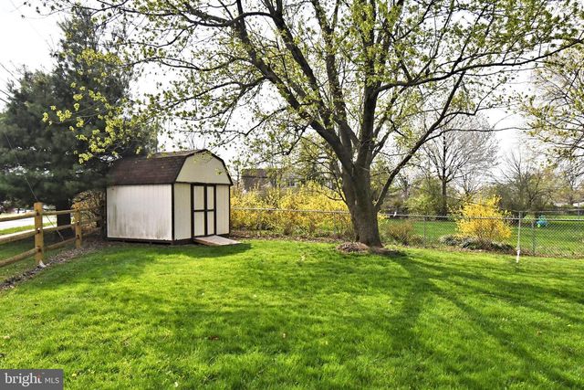 2821 N FORD DR, Hatfield, PA 19440