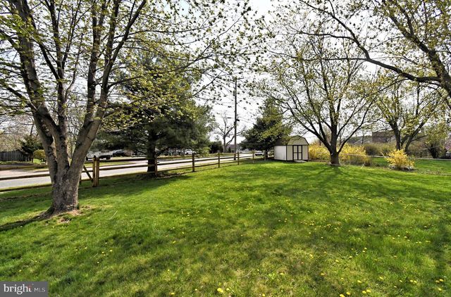 2821 N FORD DR, Hatfield, PA 19440