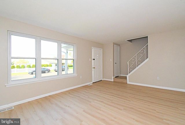 2821 N FORD DR, Hatfield, PA 19440