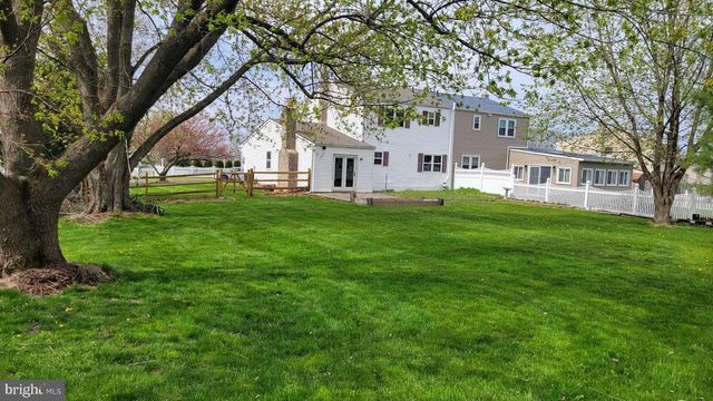 2821 N FORD DR, Hatfield, PA 19440