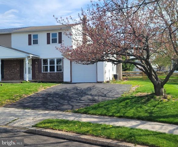 2821 N FORD DR, Hatfield, PA 19440