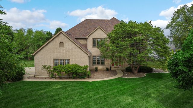 541 Clover Drive, Algonquin, IL 60102