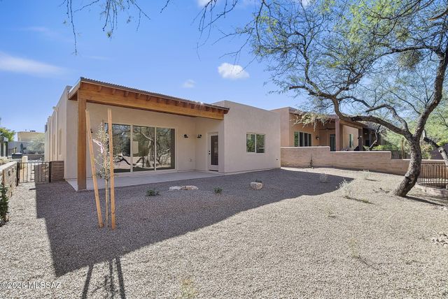 204 Market Circle, Tubac, AZ 85646