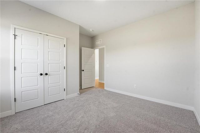 1505 SW Meadowlark Court, Oak Grove, MO 64075