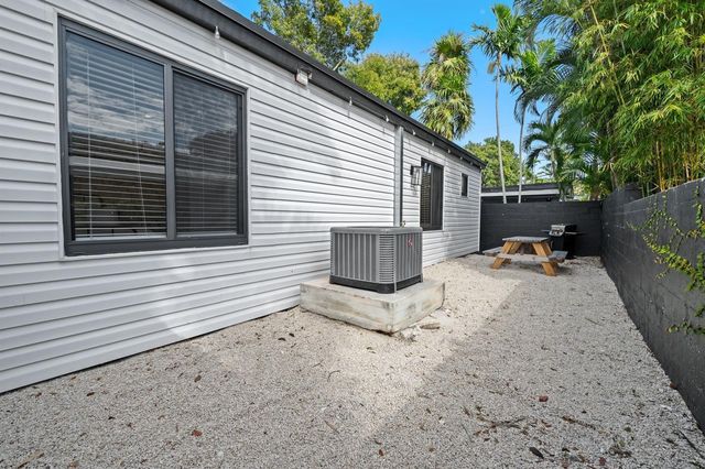 1620 NE 7th Street, Fort Lauderdale, FL 33304