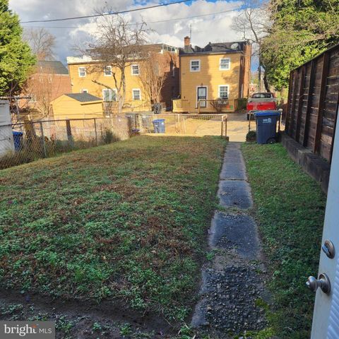 3128 LYNDALE PL SE, Washington, DC 20019