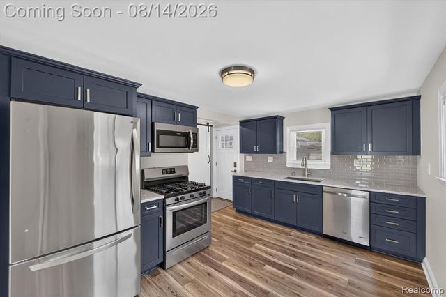6166 Borowy Drive, Commerce Twp, MI 48382