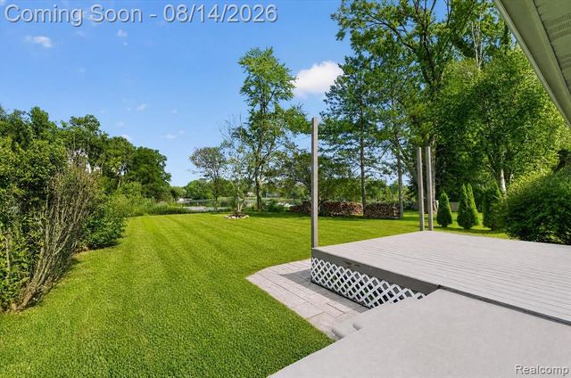 6166 Borowy Drive, Commerce Twp, MI 48382