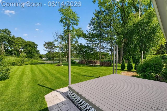 6166 Borowy Drive, Commerce Twp, MI 48382