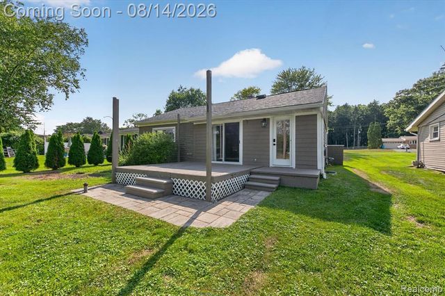 6166 Borowy Drive, Commerce Twp, MI 48382