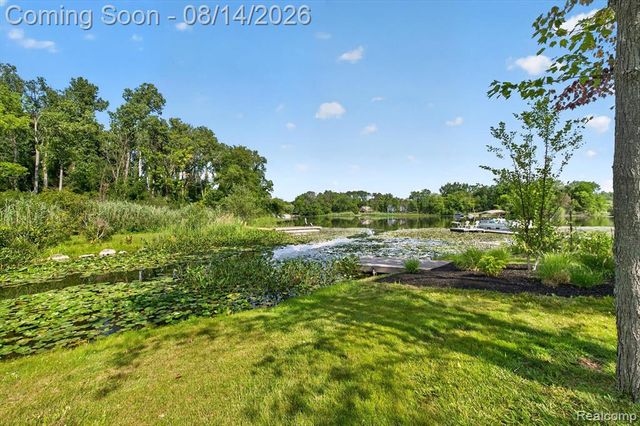 6166 Borowy Drive, Commerce Twp, MI 48382