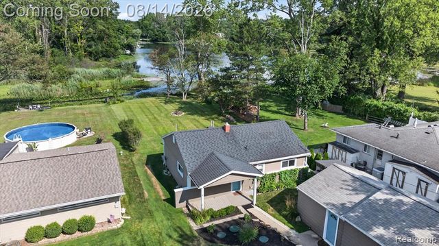 6166 Borowy Drive, Commerce Twp, MI 48382