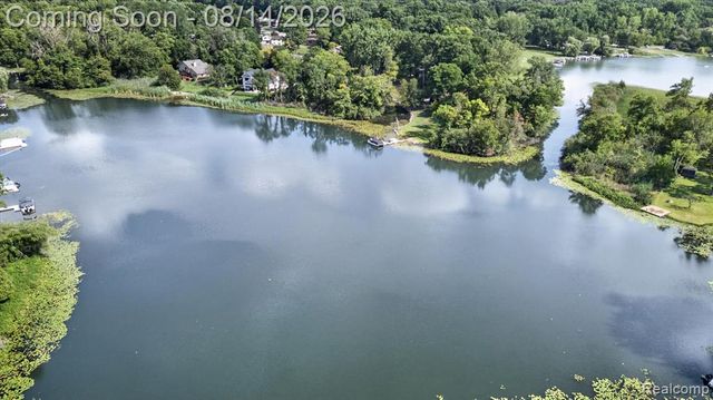 6166 Borowy Drive, Commerce Twp, MI 48382