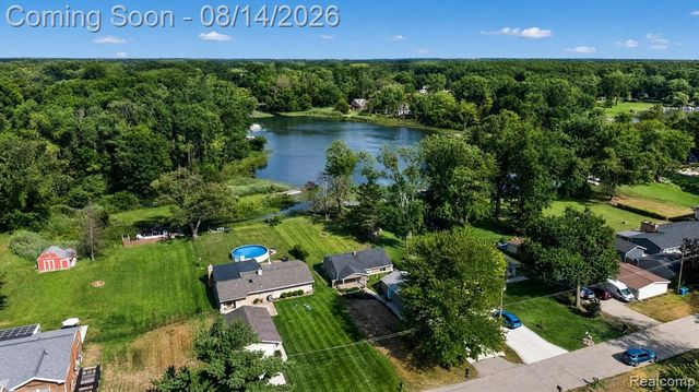 6166 Borowy Drive, Commerce Twp, MI 48382