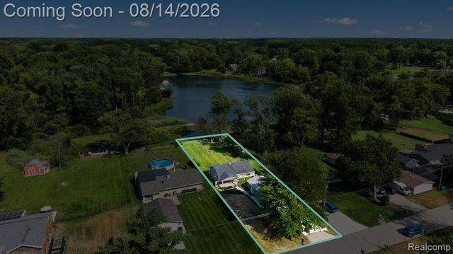 6166 Borowy Drive, Commerce Twp, MI 48382