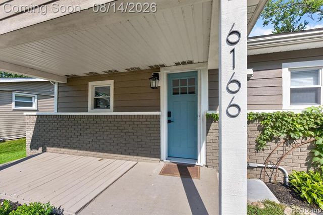 6166 Borowy Drive, Commerce Twp, MI 48382