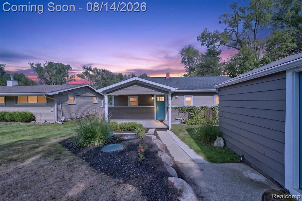6166 Borowy Drive, Commerce Twp, MI 48382