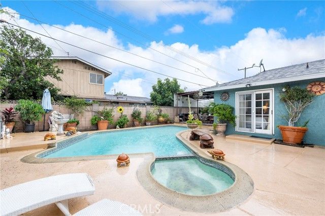 2136 W Clover, Anaheim, CA 92801