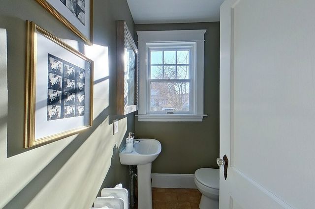 27 Cranston Avenue, Newport, RI 02840