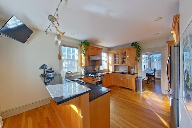 27 Cranston Avenue, Newport, RI 02840