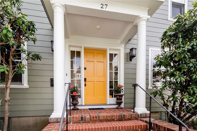 27 Cranston Avenue, Newport, RI 02840