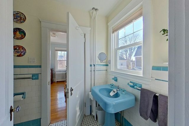 27 Cranston Avenue, Newport, RI 02840