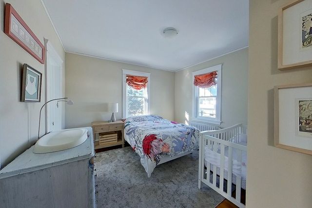 27 Cranston Avenue, Newport, RI 02840