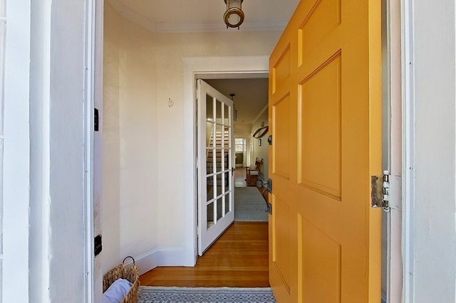 27 Cranston Avenue, Newport, RI 02840