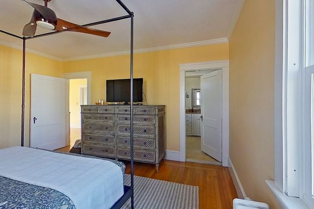 27 Cranston Avenue, Newport, RI 02840