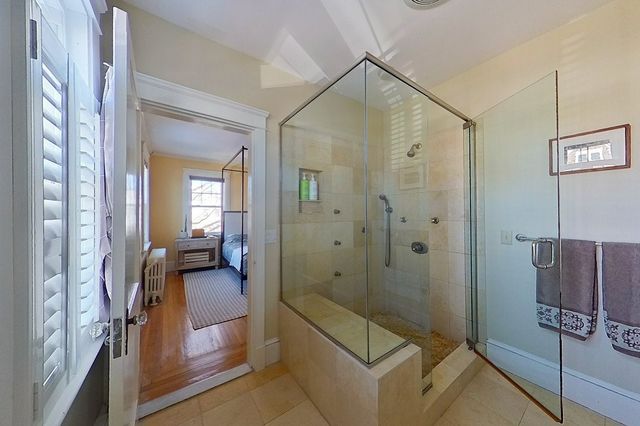 27 Cranston Avenue, Newport, RI 02840