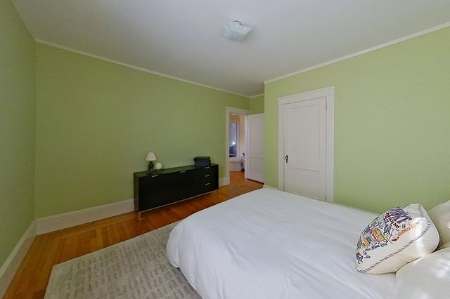 27 Cranston Avenue, Newport, RI 02840