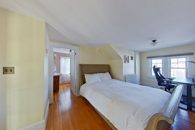 27 Cranston Avenue, Newport, RI 02840