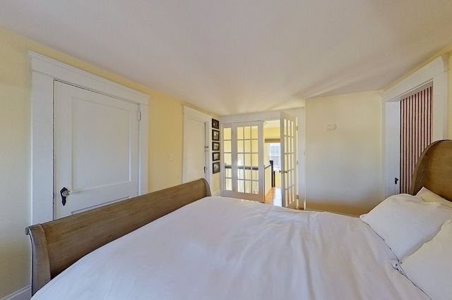 27 Cranston Avenue, Newport, RI 02840