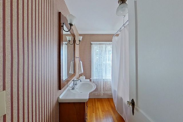 27 Cranston Avenue, Newport, RI 02840