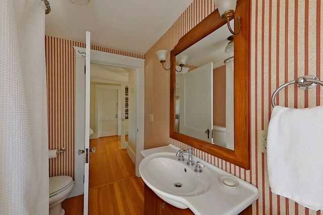 27 Cranston Avenue, Newport, RI 02840