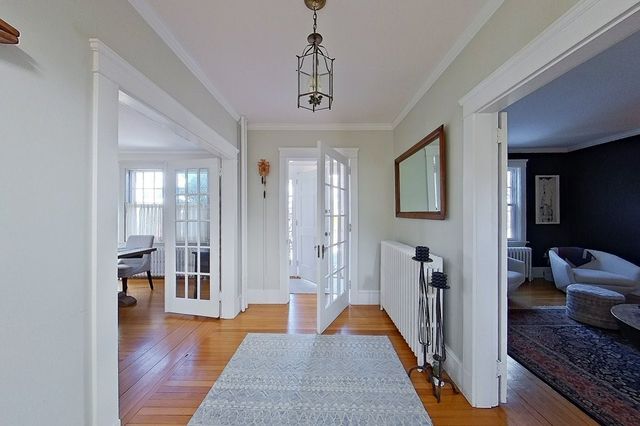 27 Cranston Avenue, Newport, RI 02840