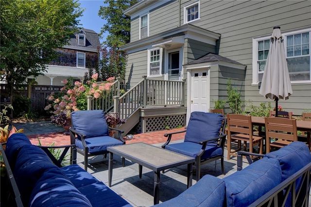 27 Cranston Avenue, Newport, RI 02840