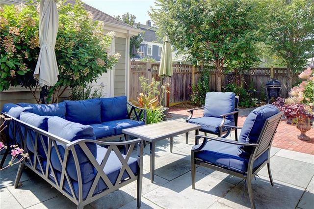 27 Cranston Avenue, Newport, RI 02840