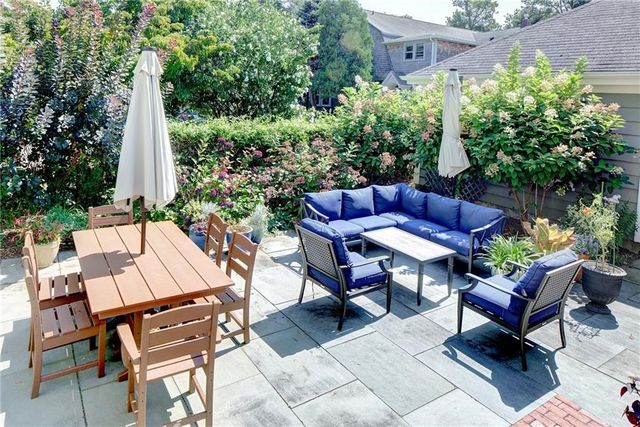 27 Cranston Avenue, Newport, RI 02840