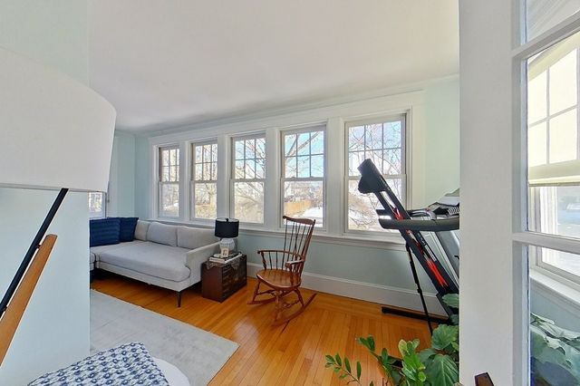 27 Cranston Avenue, Newport, RI 02840